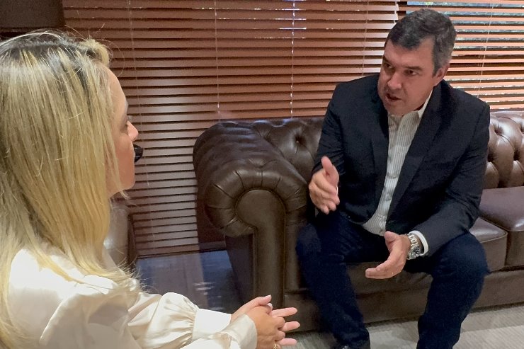 Imagem: Em março, a deputada foi recebida pelo governador Eduardo Riedel em seu gabinete