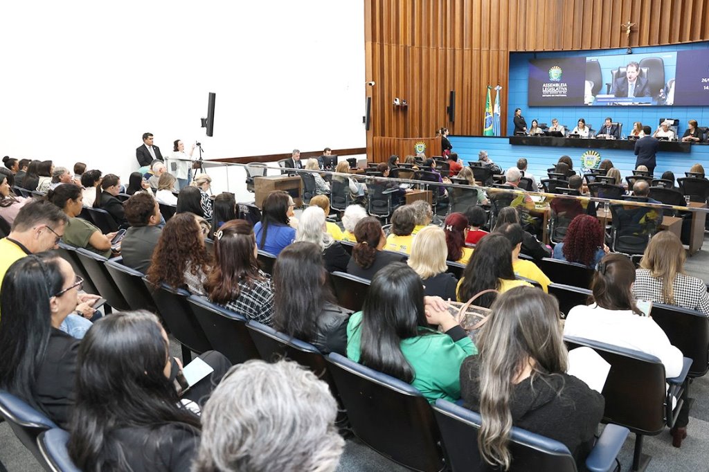 Imagem: Plenário ficou lotado durante o 10º Seminário Estadual de Enfrentamento à Violência Contra a Pessoa Idosa