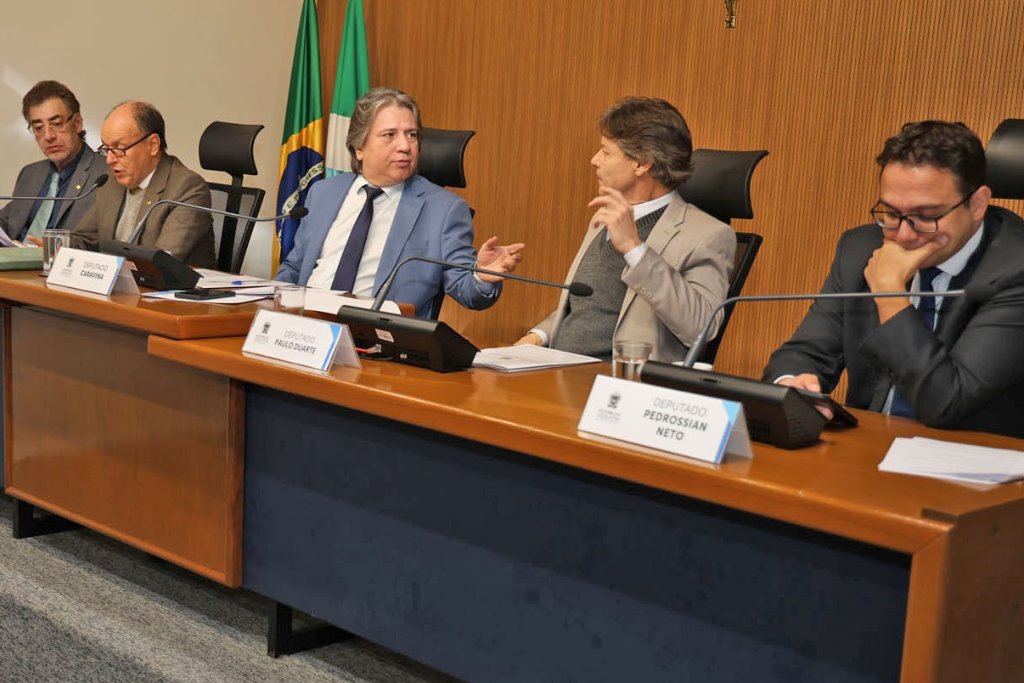 Imagem: Deputados integrantes da CCJR emitiram pareceres favoráveis a seis projetos de lei 