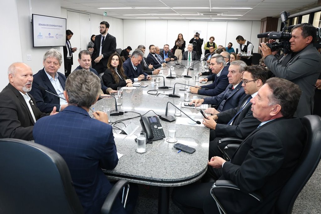 Imagem: O encontro que celebrou o cooperativismo aconteceu nesta manhã (2) na sala de reuniões de presidência da ALEMS