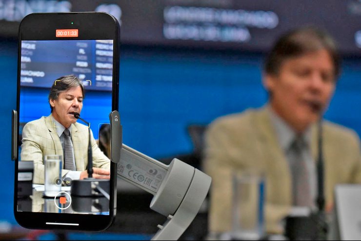 Imagem: Para o deputado Paulo Duarte elevadores adaptados para maca é respeito à vida.