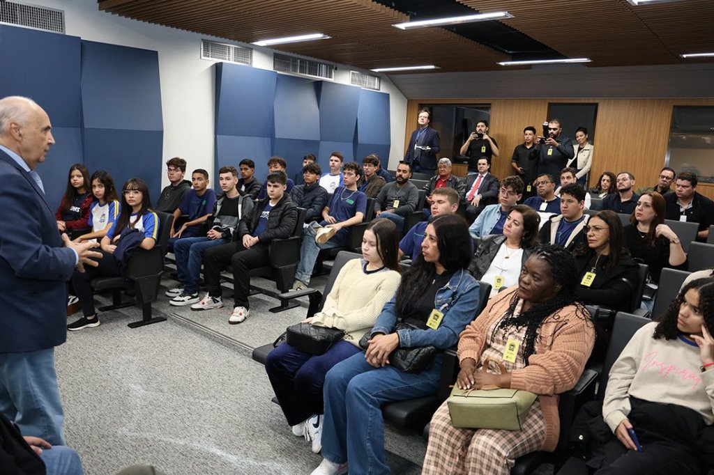 Imagem: Londres Machado reforçou que jovens precisam se interessar pela boa política, inspirando-se em quem serve com espírito público