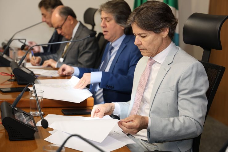 Imagem: Mais respeito e acolhimento: CCJR aprova projeto do deputado Paulo Duarte que estabelece protocolos de atendimento a pessoas com Transtorno do Espectro Autista (TEA).