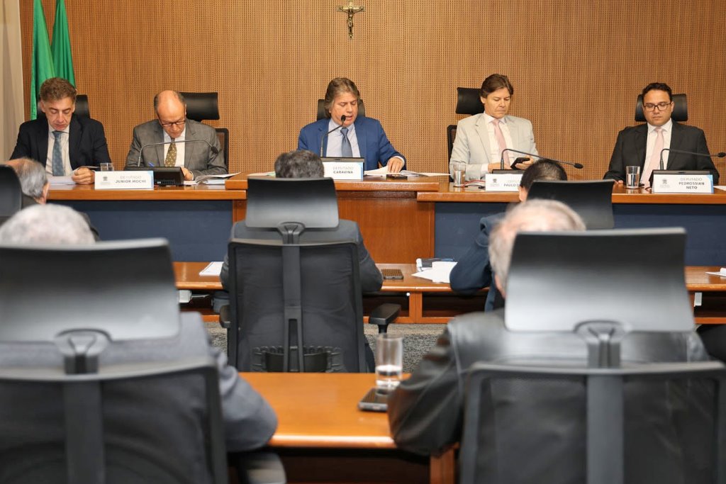 Imagem: Hoje aconteceu a primeira reunião da CCJR do segundo semestre do ano