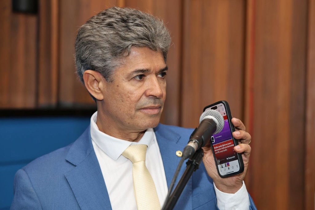 Imagem: Professor Rinaldo iniciou o assunto e reproduziu áudio da conversa entre PM e mulher buscando socorro