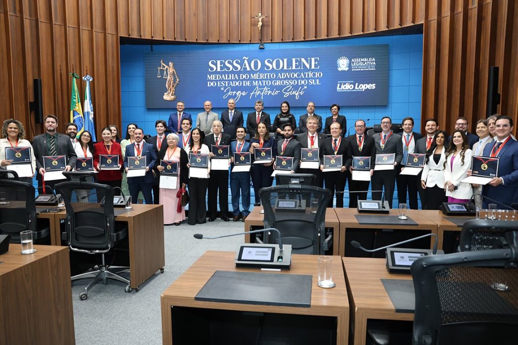 Imagem: Solenidade no Parlamento homenageou profissionais que se dedicam a garantir os direitos dos cidadãos sul-mato-grossenses