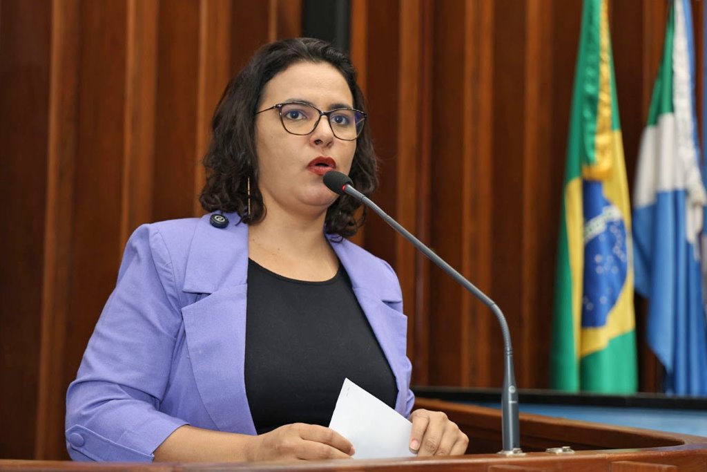 Imagem: Gleice Jane apresentou moção de protesto ao movimento político que aconteceu no Congresso Nacional ontem