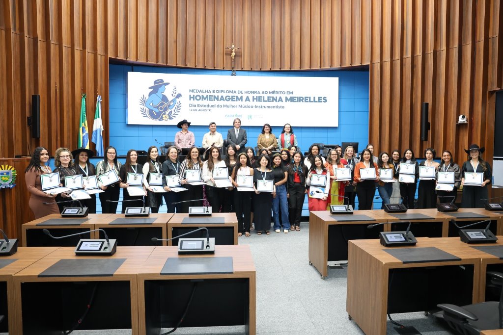 Imagem: Mulheres receberam Medalha e Diploma de Honra ao Mérito em homenagem à dedicação musical 