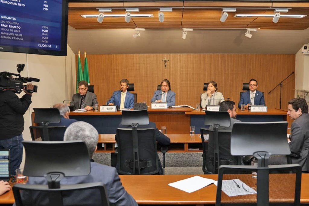 Imagem: Dez projetos foram aprovados na reunião da Comissão de Constituição, Justiça e Redação