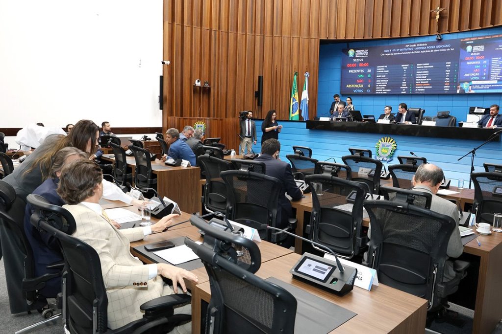 Imagem: Durante as sessões plenárias os projetos encaminhados por outros Poderes são lidos e posteriormente, analisados pelos parlamentares