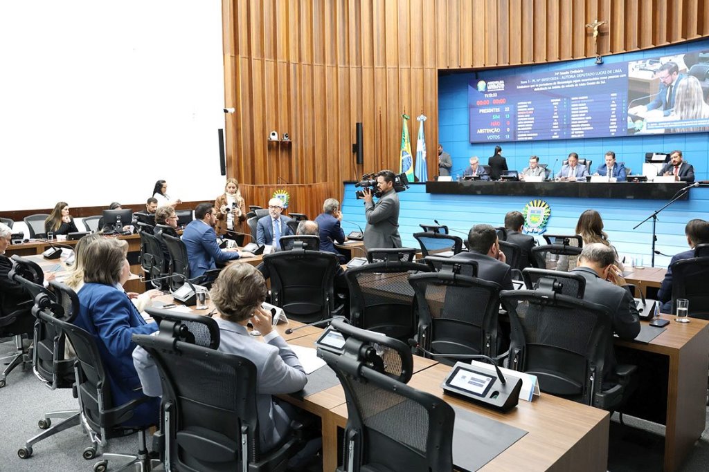 Imagem: Deputados aprovaram em segunda discussão o projeto que reconhece a fibromialgia como deficiência em MS