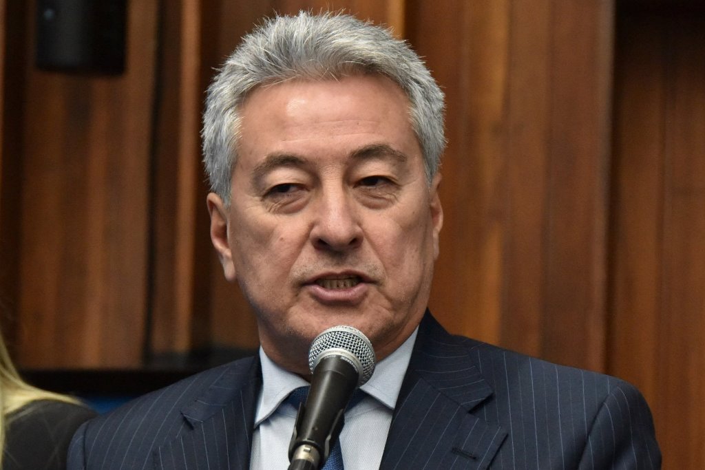 Imagem: Deputado Roberto Hashioka, autor do projeto, discursa durante sessão plenária desta quarta-feira 