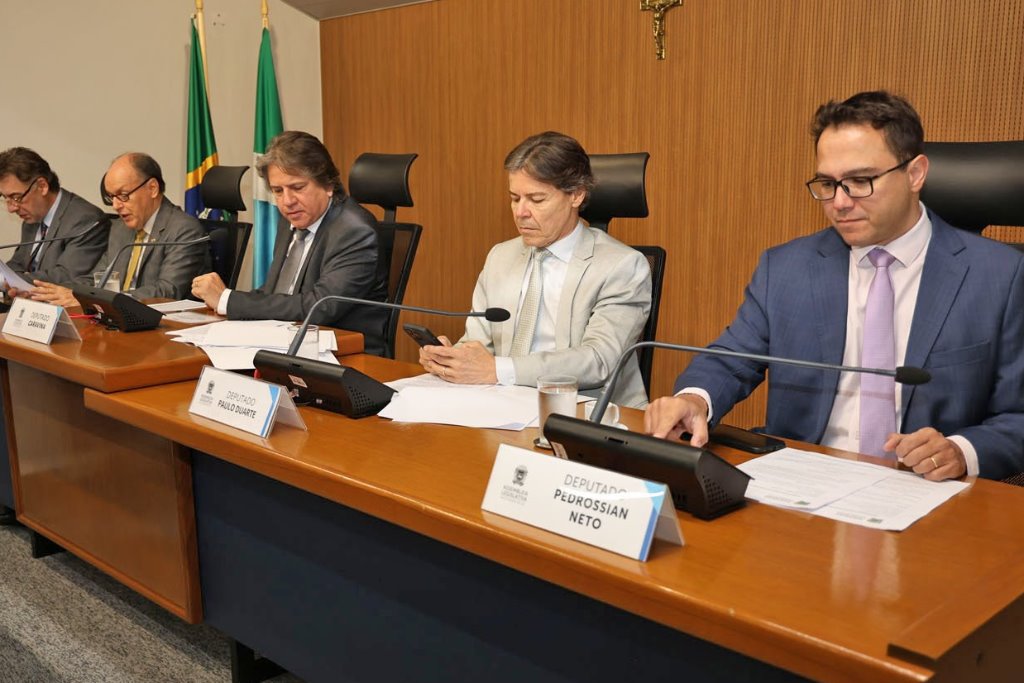 Imagem: Deputados integrantes da Comissão de Constituição, Justiça e Redação ainda aprovaram outras 8 matérias