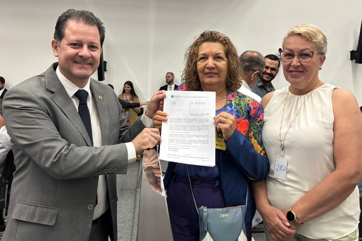 Imagem: Maria Granjeiro e Rosemary Corrêa acompanharam a sessão na Assembleia em que Renato Câmara apresentou o projeto de reconhecimento da Casa de Ensaio.