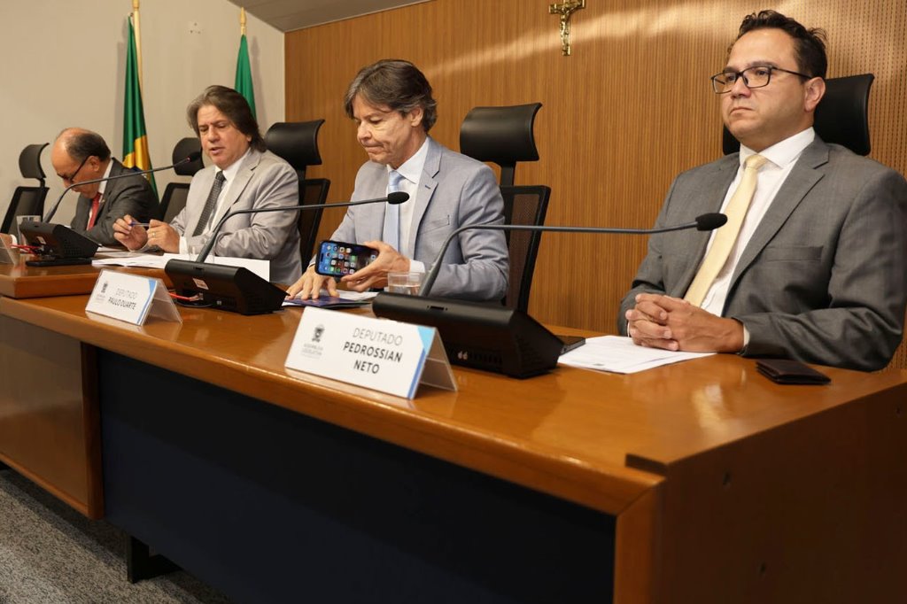 Imagem: Reuniões da CCJR acontecem no Plenarinho Nelito Câmara