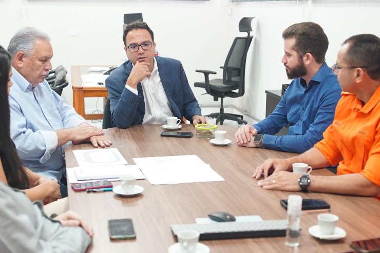 Imagem: Deputado Pedrossian Neto em reunião com representantes da Agesul e do Corpo de Bombeiros