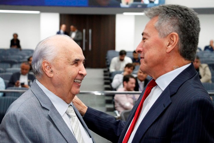 Imagem: A rodovia encontra-se em condições críticas de conservação, com vários trechos danificados, buracos e falhas na pavimentação