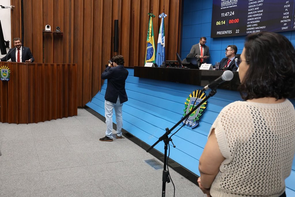 Imagem: O deputado Pedro Kemp chamou a proposta de PEC da Bandidagem e Gleice Jane compartilhou da indignação