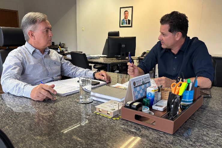 Imagem: Renato Câmara em reunião com o secretário Antônio Carlos Videira, quando apresentou novas demandas da segurança pública para Dourados
