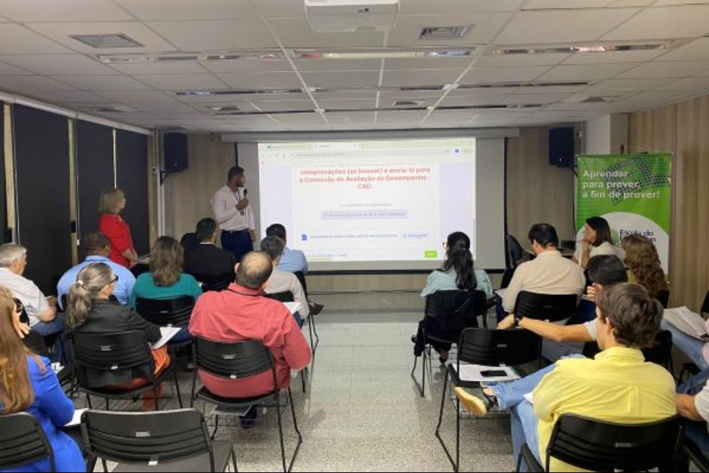 Imagem: Tiago Santos Silva, servidor e membro da CAD, apresentou a metodologia a ser adotada na avaliação