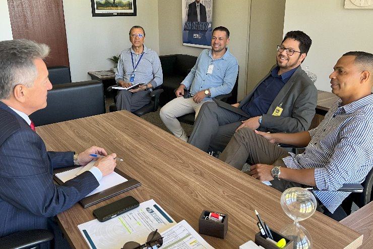 Imagem: Hashioka esteve reunido em seu gabinete com o vereador Lê da Obra (PSDB), o engenheiro Jônatas Kachorroski e Josevan Evangelista Alves