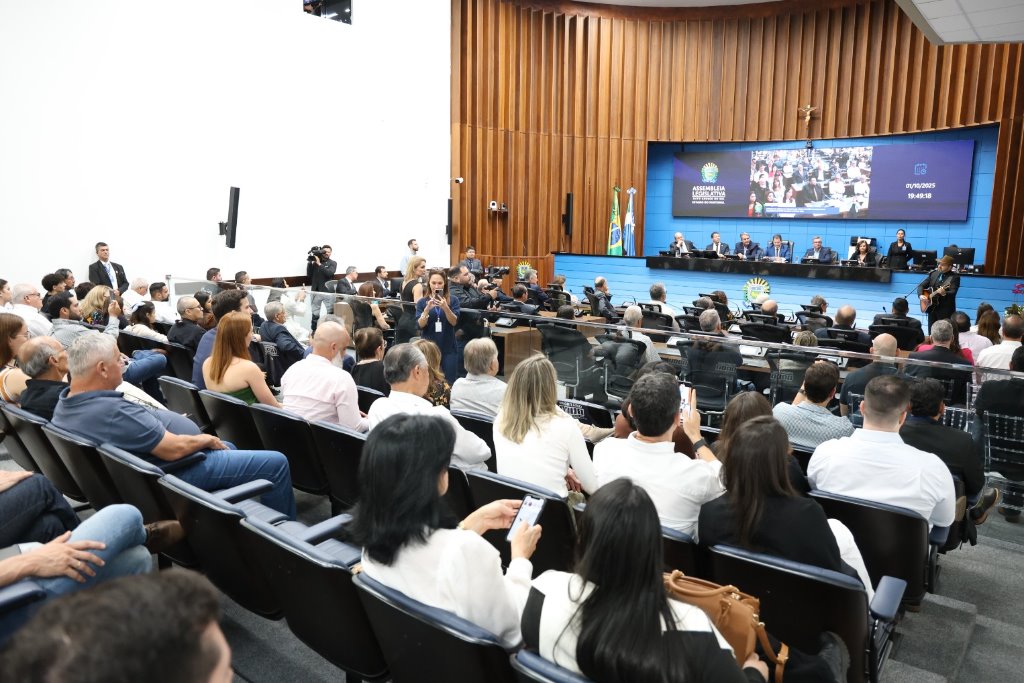 Imagem: Homenagem aos médicos-veterinários que destacaram-se nas diversas áreas da profissão aconteceu nesta noite na ALEMS