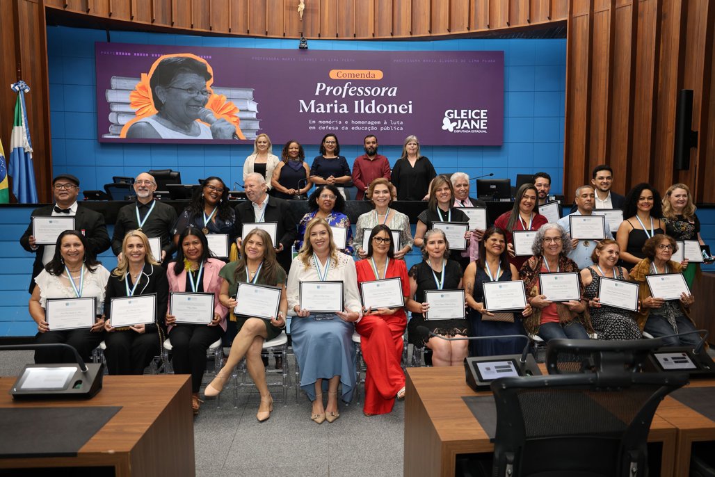 Imagem: Alusiva ao Dia dos Professores, solenidade entregou a Comenda Professora Maria Ildonei a 25 profissionais da educação