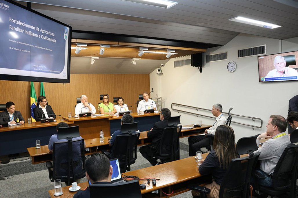 Imagem: Reunião foi realizada no plenarinho da ALEMS e contou com presença de parlamentares, representantes do Governo, dos agricultores e das instituições financeiras