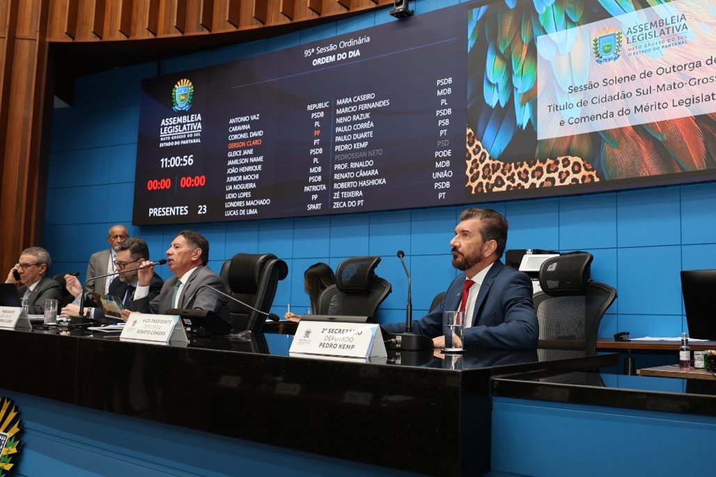 Imagem: Deputados Gerson Claro e Pedro Kemp ressaltaram a importância dos professores na formação de valores e construção do futuro