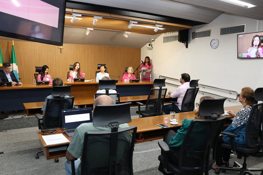 Imagem: A iniciativa foi realizada no Parlamento com foco na saúde, autoestima e prevenção do câncer de mama