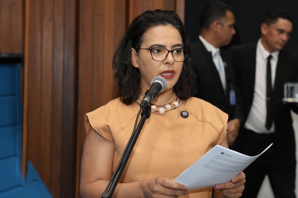 Imagem: A deputada Gleice Jane é autora da proposta que via a preservação e a valorização das línguas indígenas faladas no Estado