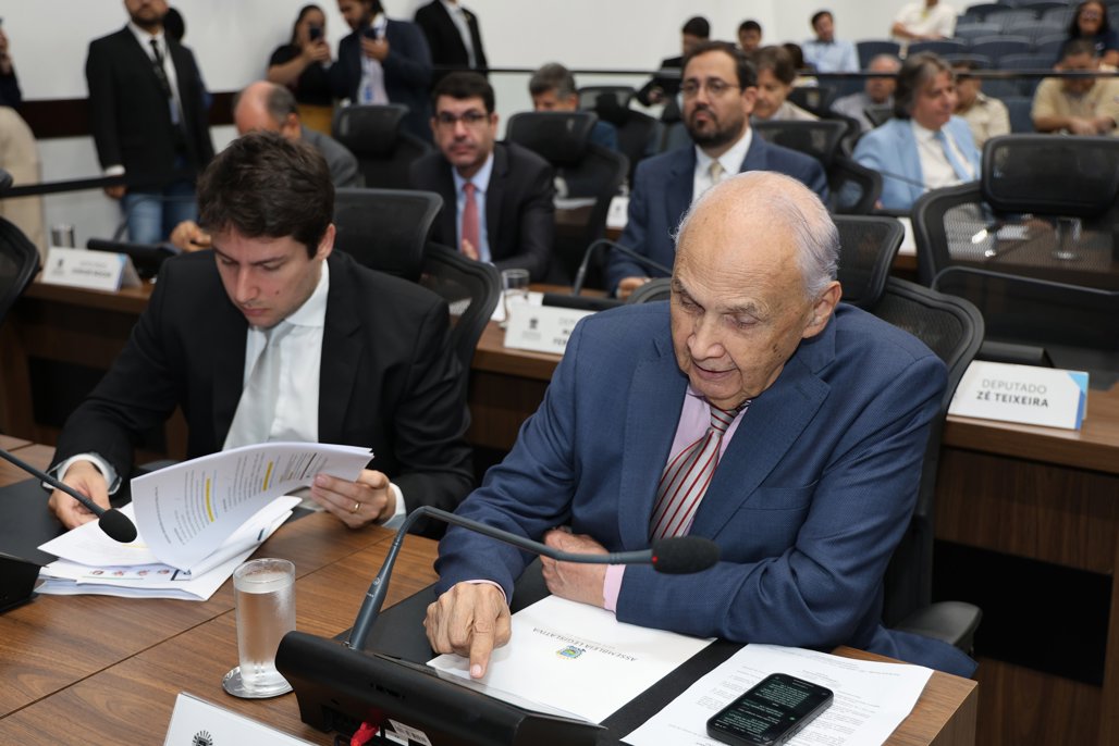 Imagem: Deputados durante sessão plenária, que tem início às 9h e é aberta à sociedade em geral