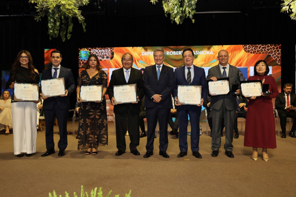Imagem: Evento reuniu autoridades, familiares e convidados em noite de reconhecimento e celebração na Assembleia Legislativa