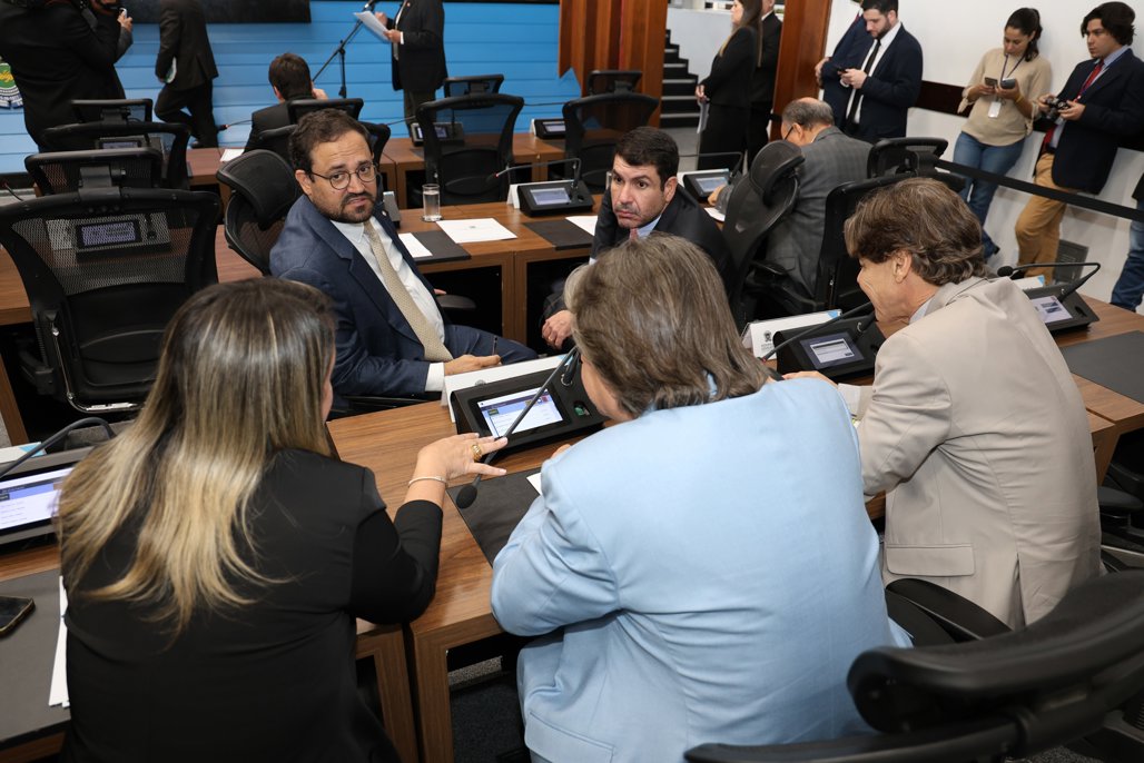 Imagem: Deputados durante sessão plenária; reunião tem início às 9h e pode ser acompanhada presencialmente ou pelos canais da casa de Leis