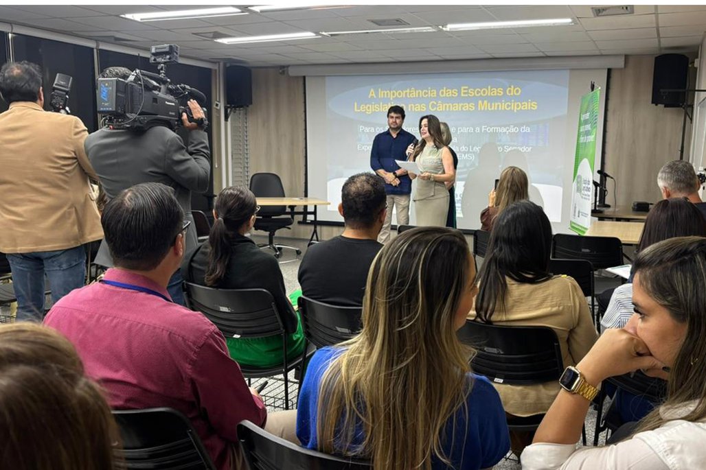 Imagem: "Este encontro reforça o nosso compromisso com a promoção da educação legislativa no Estado", afirma Mara Caseiro
