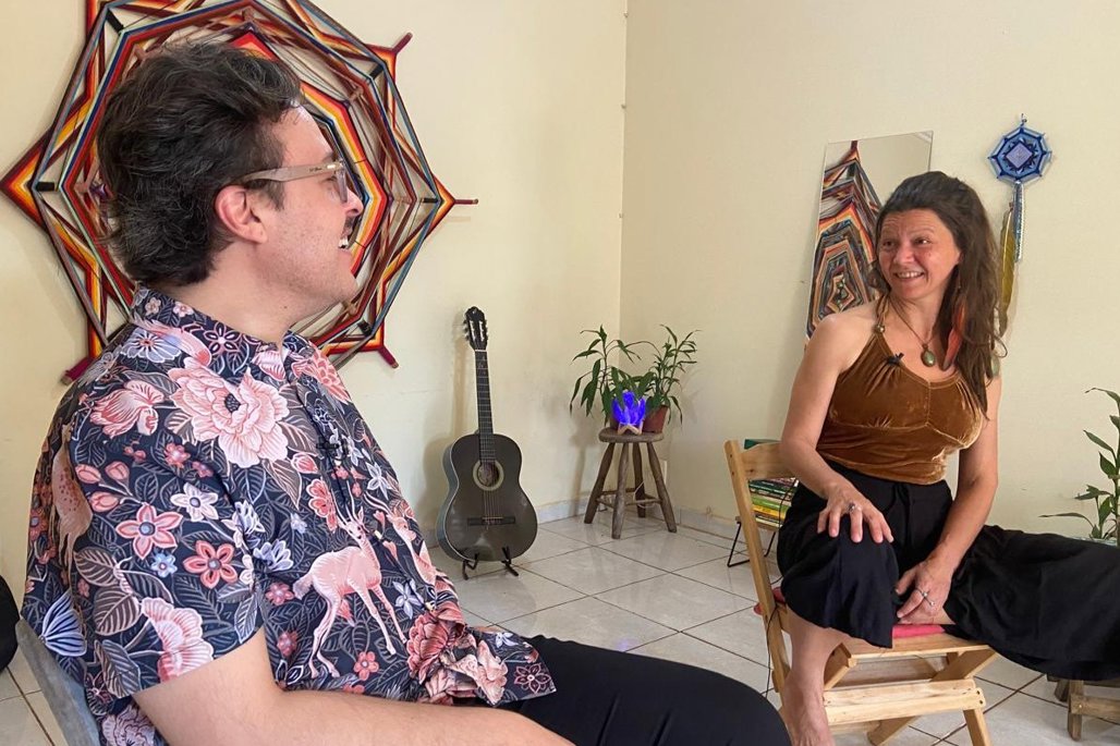 Imagem: Jornalista João Humberto e arte-educadora Shandra Martins conversam sobre yoga, música medicina e tecelagem da geometria sagrada