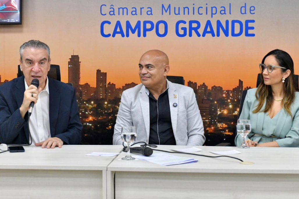 Imagem: Paulo Corrêa e Ronilço Guerreiro aplicaram o sensor de gligose para medição da insulina