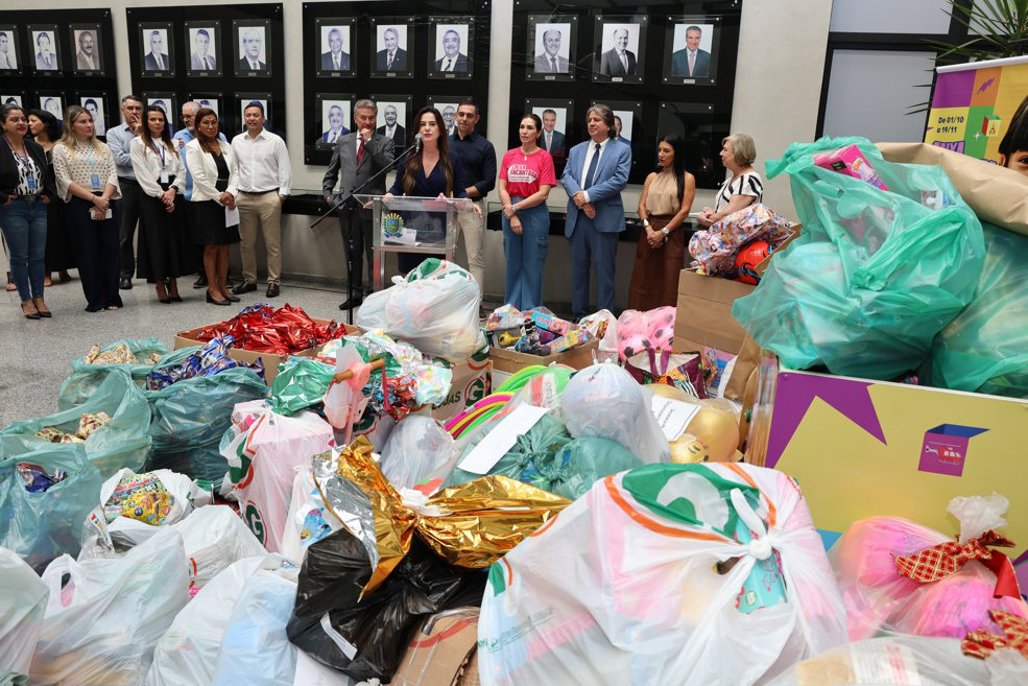 Imagem: O evento de entrega simbólica das doações aconteceu na manhã desta quarta-feira no saguão Nelly Martins