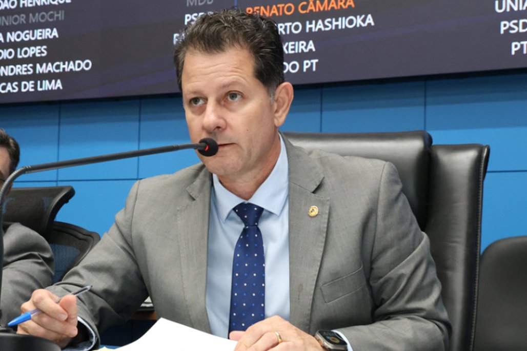 Imagem: Renato aponta que o trajeto usado por estudantes e moradores apresenta trechos danificados, iluminação insuficiente e sinalização desgastada, condições que têm reduzido a segurança e o uso da área para caminhada e atividades físicas