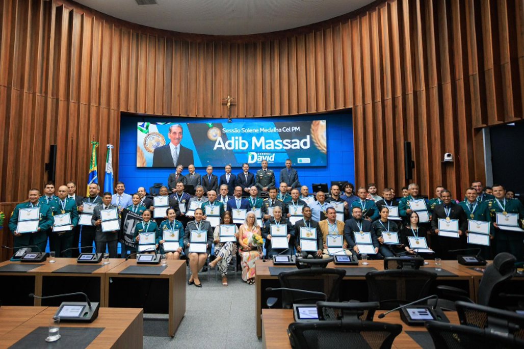 Imagem: Deputado homenageou profissionais que contribuíram para o fortalecimento da segurança pública