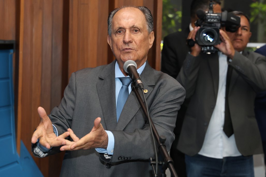 Imagem: Deputado Zé Teixeira, autor da proposta, durante sessão plenária na ALEMS