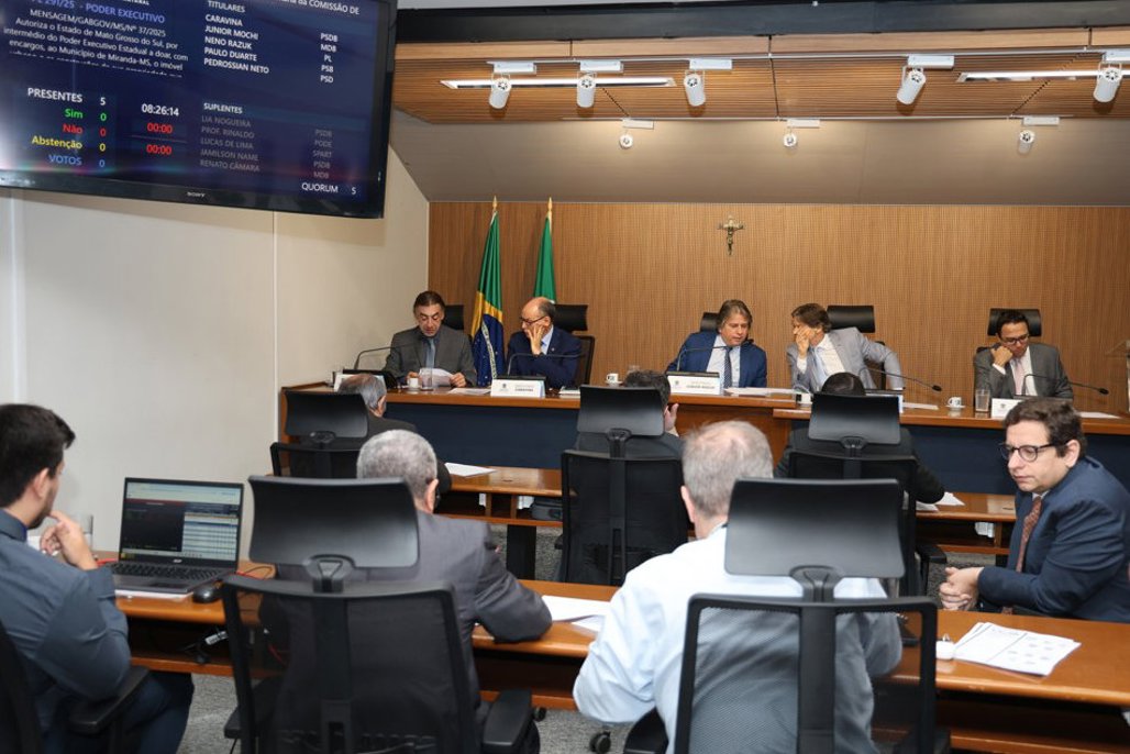 Imagem: Reuniões da CCJR geralmente são realizadas às quartas-feiras no plenarinho Nelito Câmara