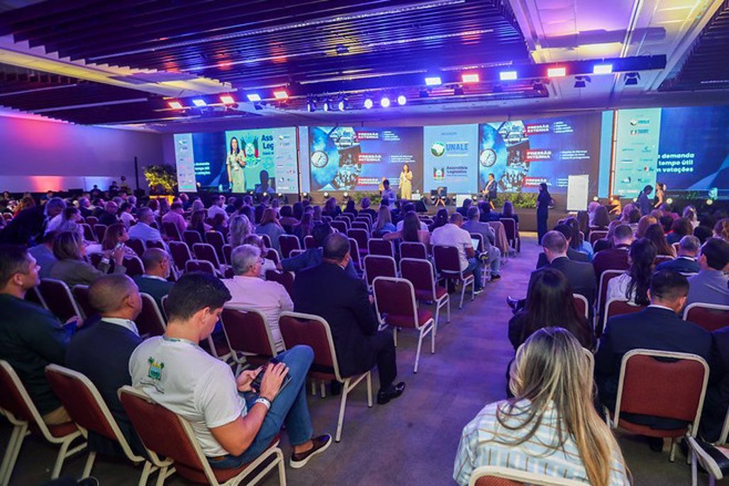 Imagem: Painéis da Conferência Nacional da Unale reúnem especialistas para debater IA, clima e desafios contemporâneos do Legislativo