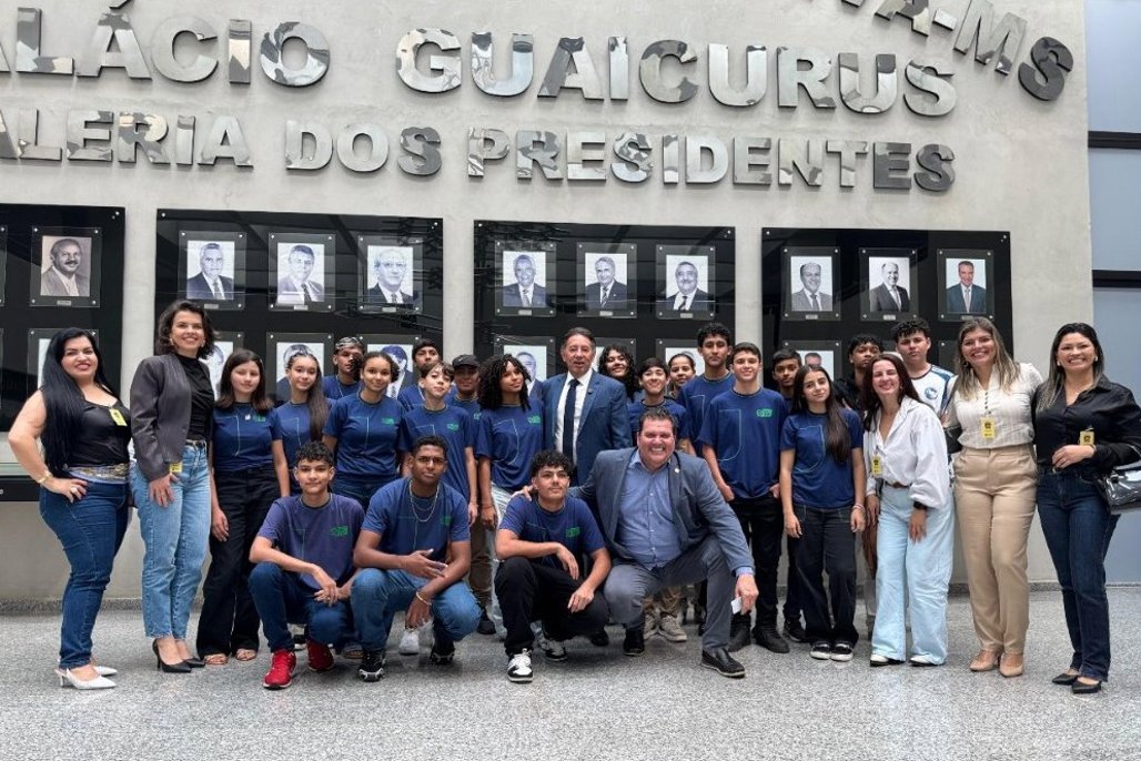 Imagem: Alunos de diferentes municípios conhecem o funcionamento da Assembleia Legislativa em atividades guiadas