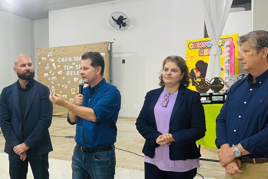 Imagem: O Deputado Estadual Renato Câmara, presidente da Frente Parlamentar de Defesa da Pessoa Idosa, em visita a Chapadão do Sul, ao lado do Prefeito Walter Schlatter e da Secretária de Estado da Sead, Patrícia Cozzolino