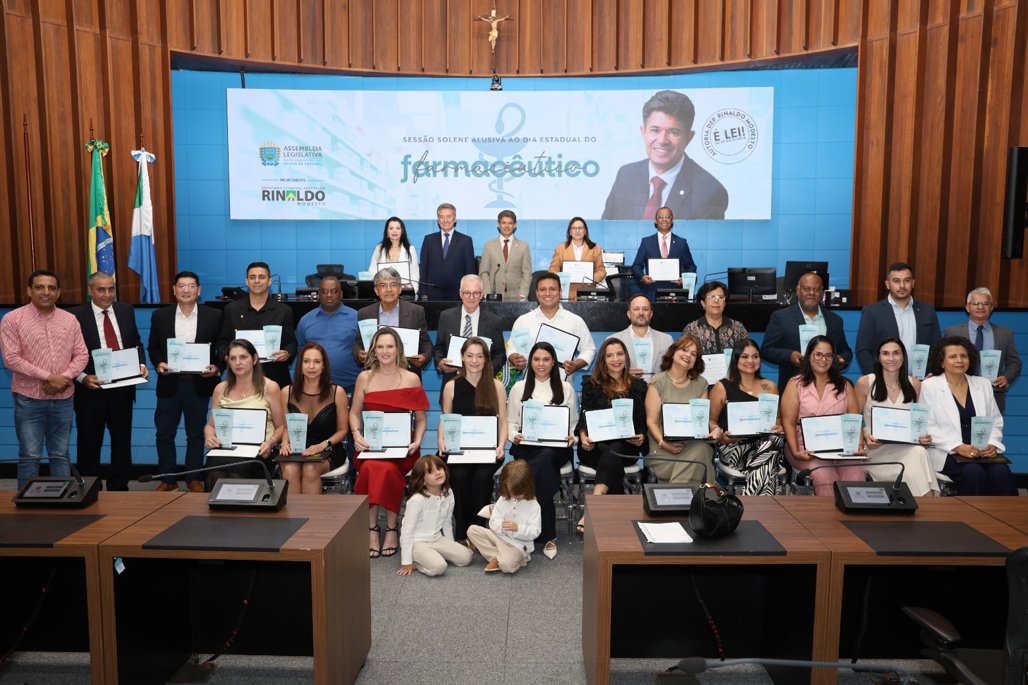 Imagem: 28 profissionais foram homenageados em sessão solene proposta pelo deputado Professor Rinaldo Modesto