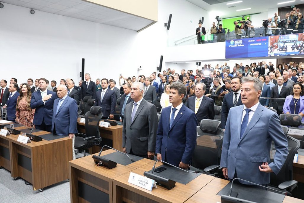 Imagem: Na Sessão Solene de instalação da 4ª Sessão Legislativa da 12ª Legislatura, representantes de blocos ocuparam tribuna