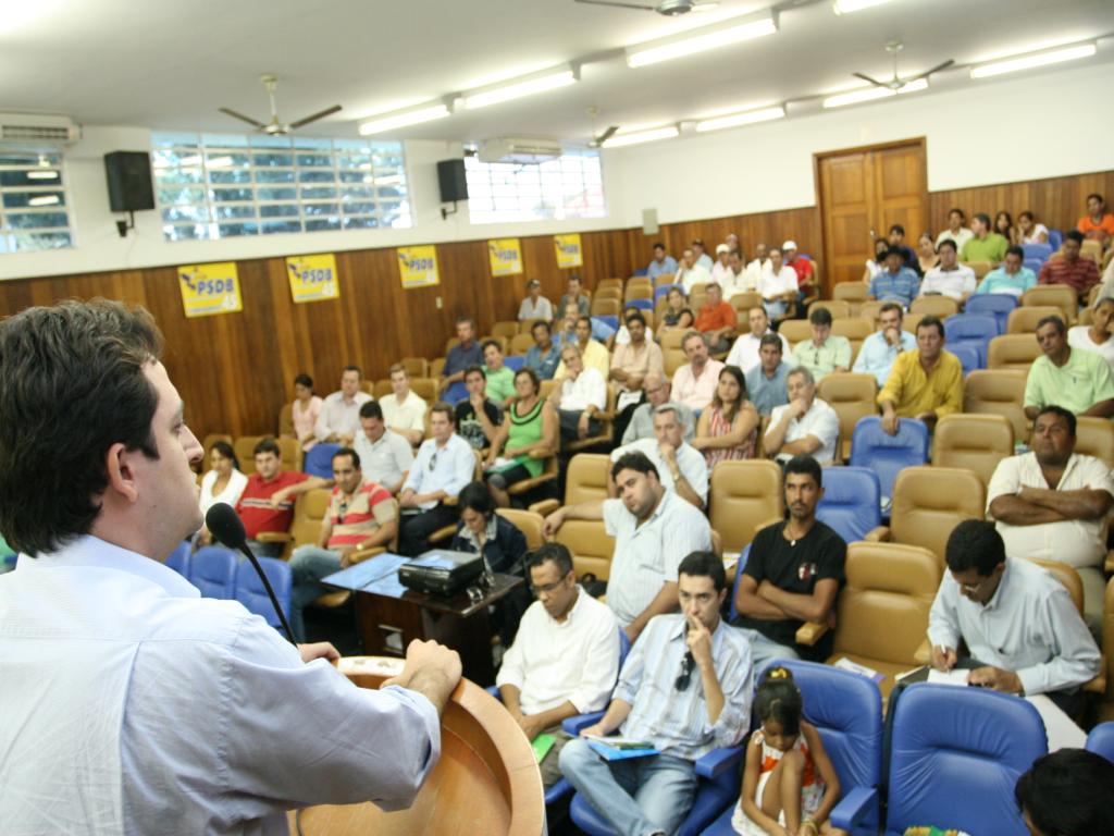 Imagem: Marcio Fernandes fala com pré-candidatos