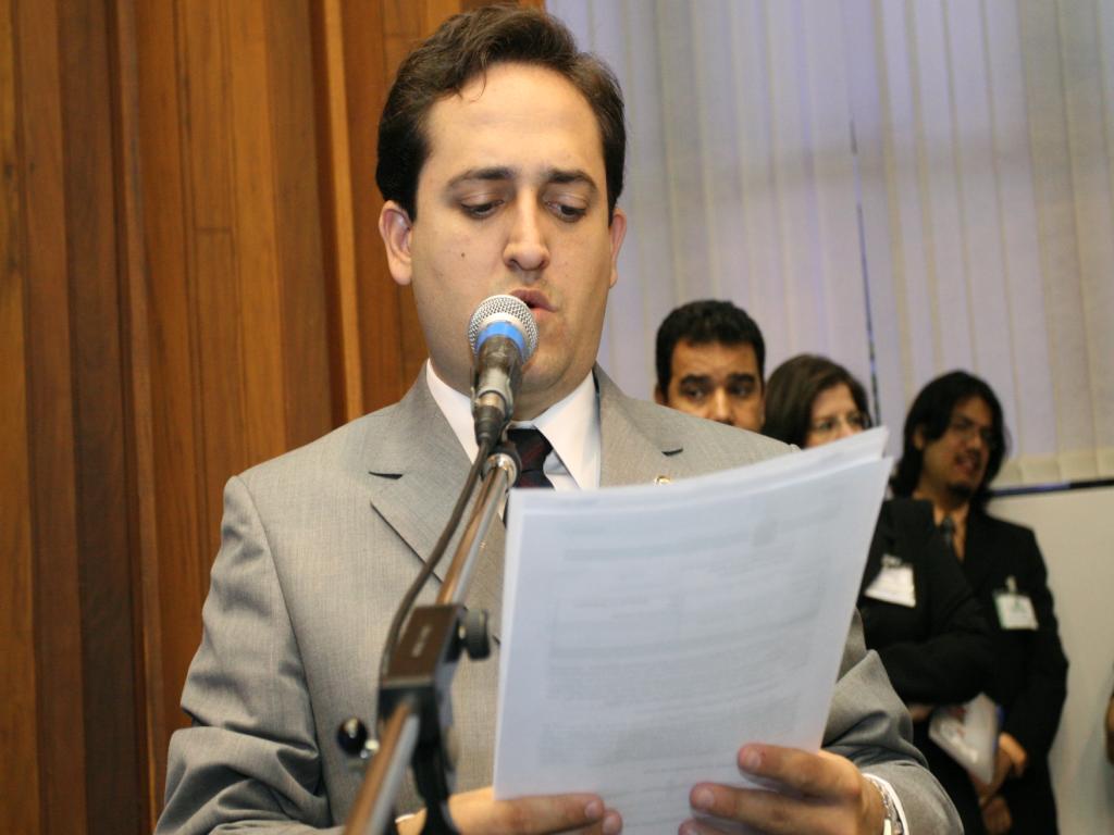 Imagem: Deputado Marcio Fernandes, na sessão