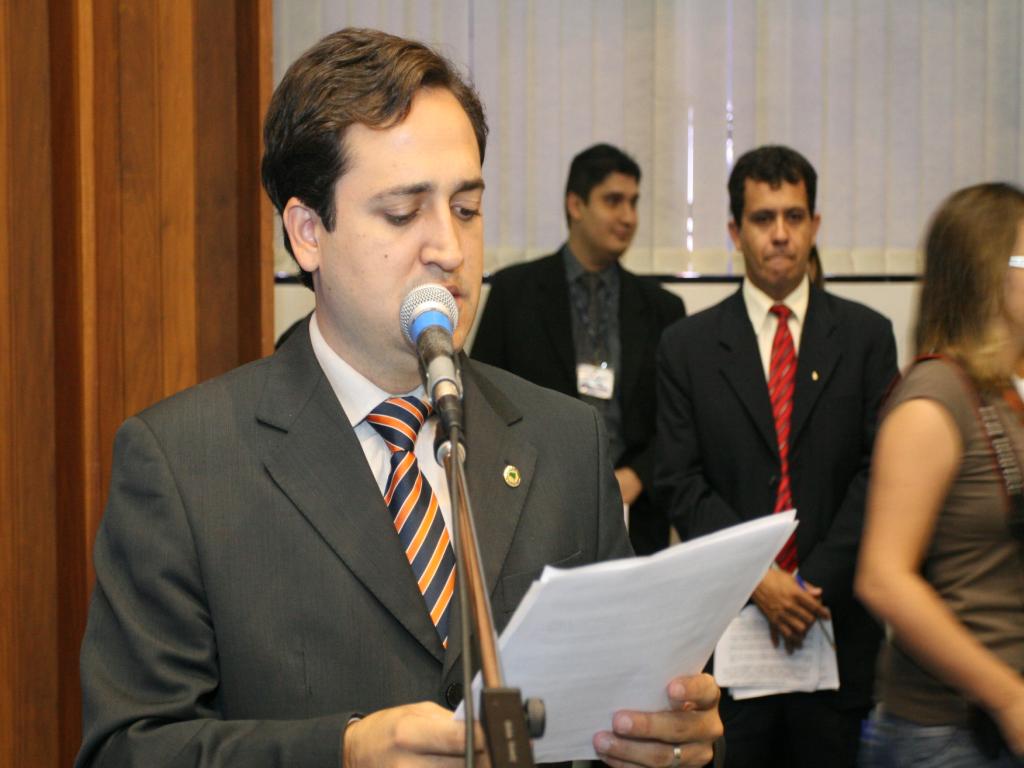 Imagem: Deputado Marcio Fernandes durante o pequeno expediente